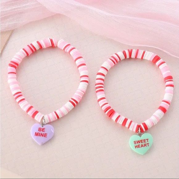 Valentine'S Day Heart-Shaped Charms That Say 'Hug Me' And 'Be Mine'. - Picture 8 of 12